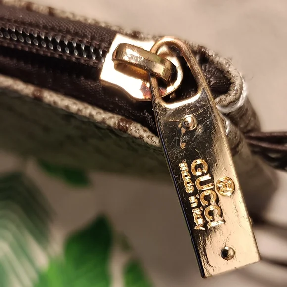 Gucci Brown Monogram Canvas Wristlet, New 💖 Condition Designer Bag - Picture 6 of 10